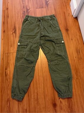 refuge woman’s Olive Cargo Jogger Pants